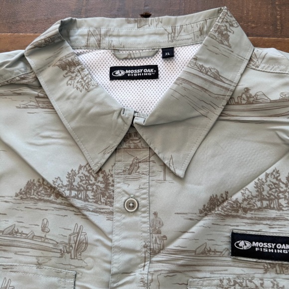 Mossy Oak Men's Light green  Scenic Print Fishing Shirt - Picture 4 of 4